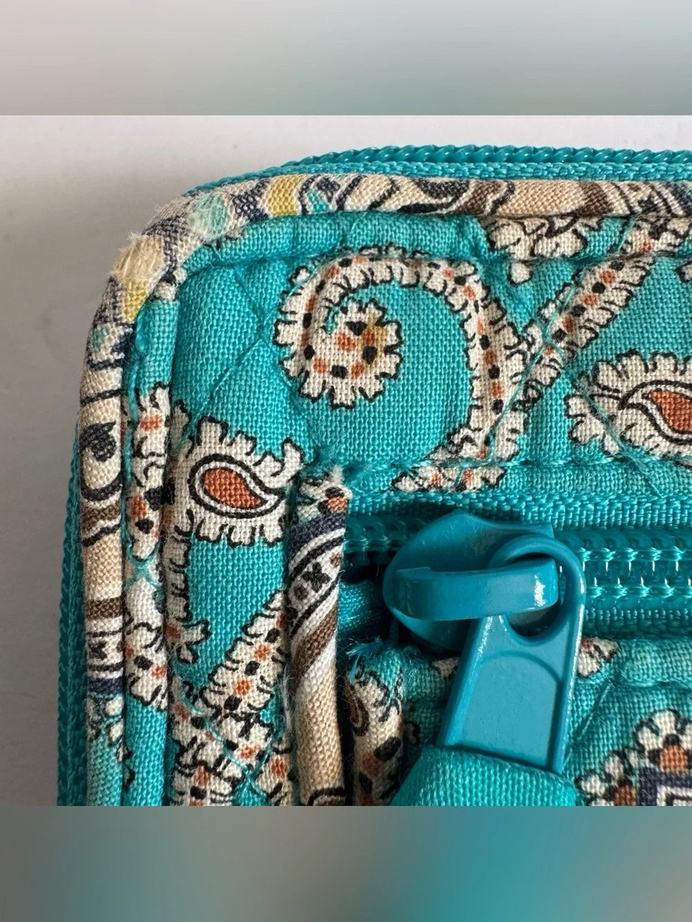 Vera Bradley Turn Lock Wallet Totally Turquoise Paisley Quilted Retired Y2K READ - Picture 9 of 12